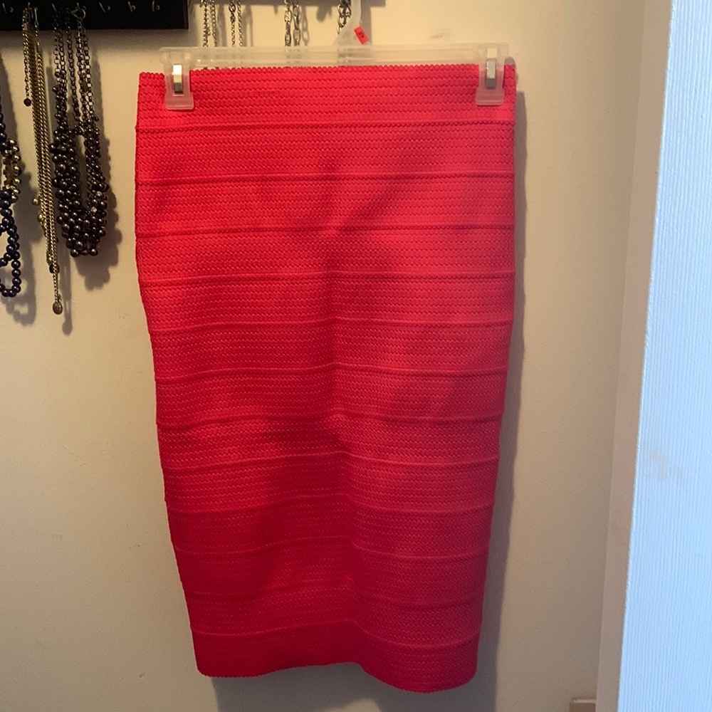 EUC pink bandage pencil skirt